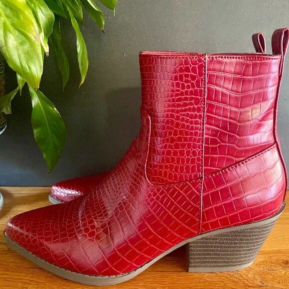 Maurices Red Croc Embossed Faux Leather Western Ankle Boots Women’s 8.5M - Picture 6 of 9